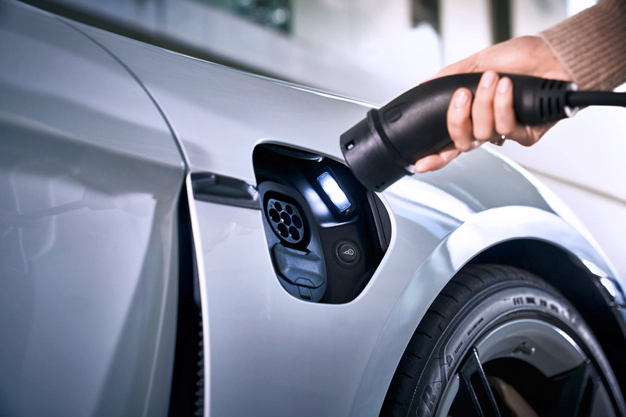 Ultra-Fast Charging: Breaking Barriers for EV Adoption
